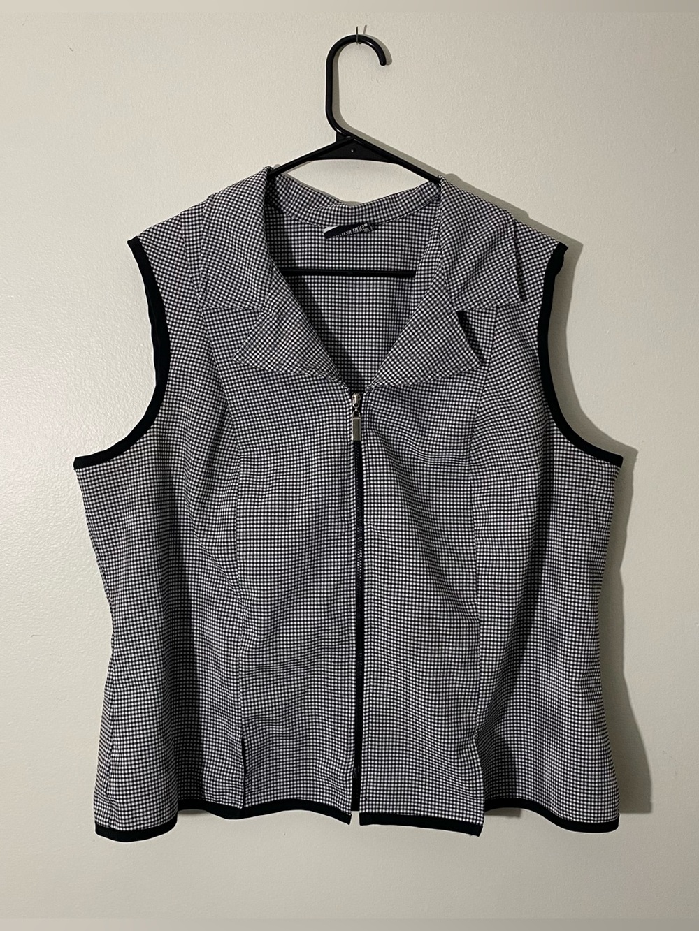 Vintage 2000’s Fashion Bug Black and White Plaid Zip-up Vest Size 1X (estimated)